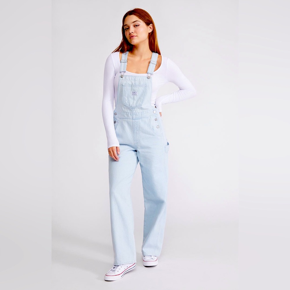 Levis Women’s Carpenter Overalls Light Wash